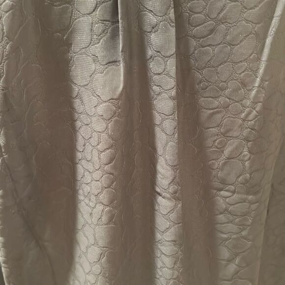 Krisa Women's M Long Sleeve Split Neck Popover Blouse Gray Metallic Animal Print - Picture 7 of 12